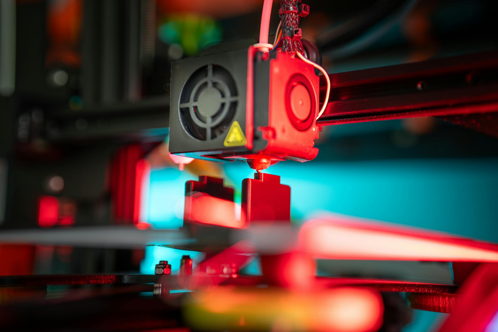 Photo by Jakub Zerdzicki 3D printer preparing object.